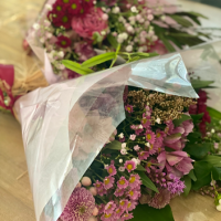 Bouquet à la Main de Fleurs Fraîches M