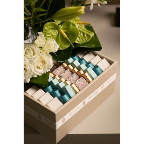 Composition divine : Chocolats & Fleurs Fraiches Composition divine : Chocolats & Fleurs Fraiches