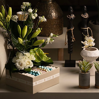 Composition divine : Chocolats & Fleurs Fraiches