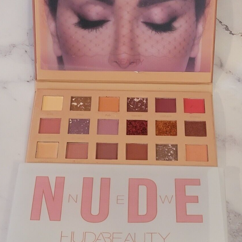 HUDA BEAUTY EYESHADOW PALETTE 19.7G
