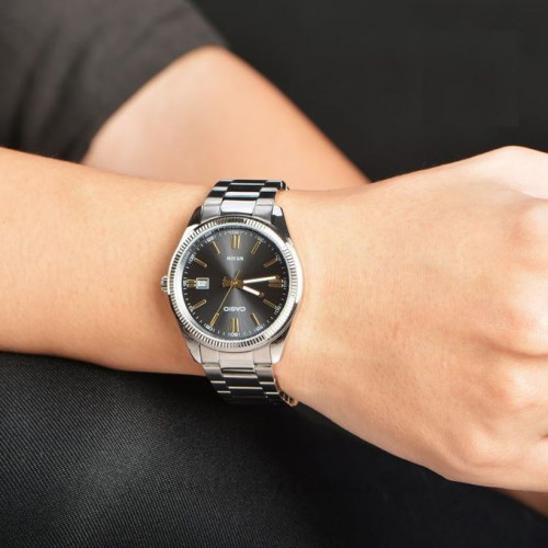 Casio – Index dorés – Cadran noir – Tout en acier inoxydable – MTP-1302D-1A2VDF Casio – Index dorés – Cadran noir – Tout en acier inoxydable – MTP-1302D-1A2VDF
