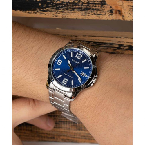 Casio – Pour homme – Cadran bleu – Bracelet en acier inoxydable – MTP-V004D-2BU Casio – Pour homme – Cadran bleu – Bracelet en acier inoxydable – MTP-V004D-2BU