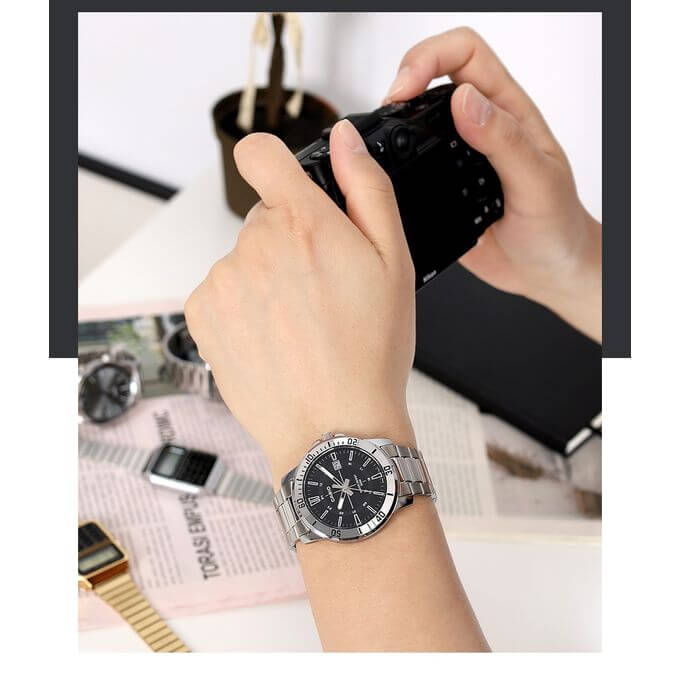 Casio – Cadran noir en bracelet inoxydable et avec dateur pour homme – MTP-VD01D-1CV