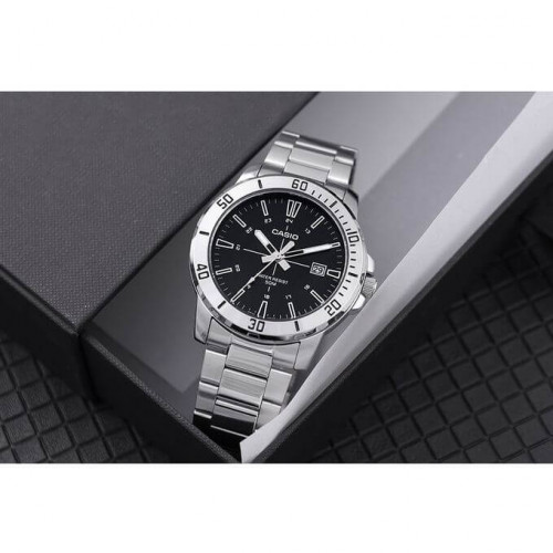 Casio – Cadran noir en bracelet inoxydable et avec dateur pour homme – MTP-VD01D-1CV Casio – Cadran noir en bracelet inoxydable et avec dateur pour homme – MTP-VD01D-1CV