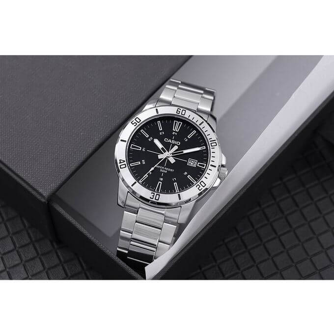 Casio – Cadran noir en bracelet inoxydable et avec dateur pour homme – MTP-VD01D-1CV