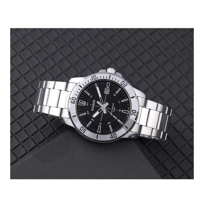 Casio – Cadran noir en bracelet inoxydable et avec dateur pour homme – MTP-VD01D-1CV