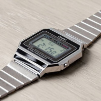 Casio – SUPER SLIM CASE – Vintage Collection – Bracelet en acier – A700W-1ADF
