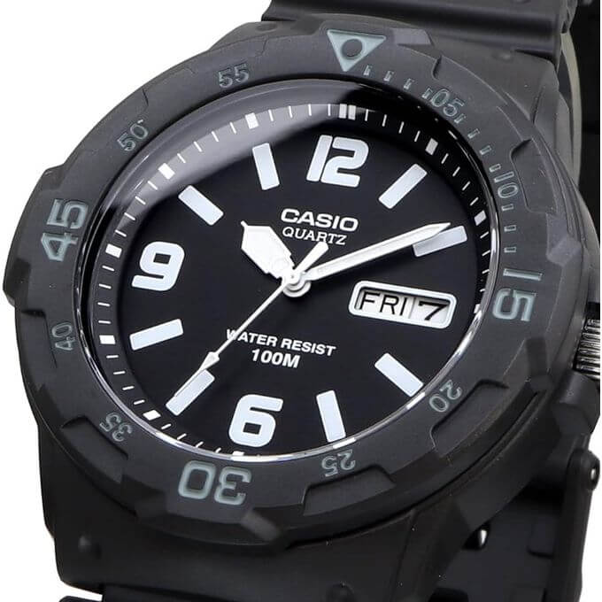 Casio – Dateur à 3h – Résistance à l’eau 100 mètres – MRW-200H-1B2VDF