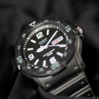 Casio – Dateur à 3h – Résistance à l’eau 100 mètres – MRW-200H-1B2VDF