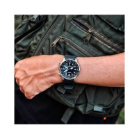 Casio – Sportive et élégante avec un anneau de compas rotatif, étanche 100m – MTD-130-1AV