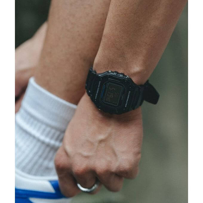 Casio – Montre en résine noire – Cadran noir – Un design numérique sportif – W-218H-1BVDF