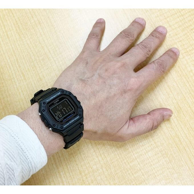 Casio – Montre en résine noire – Cadran noir – Un design numérique sportif – W-218H-1BVDF