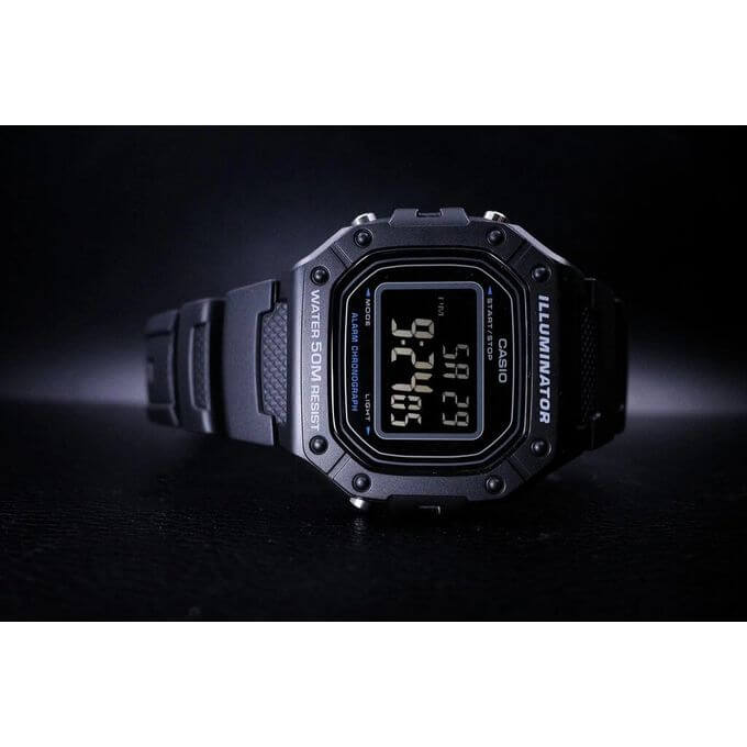 Casio – Montre en résine noire – Cadran noir – Un design numérique sportif – W-218H-1BVDF