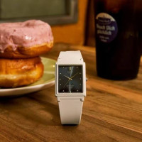 Casio – Obtenez une montre analogique légère de couleur blanche – Bracelet en résine – MQ-38UC-8ADF