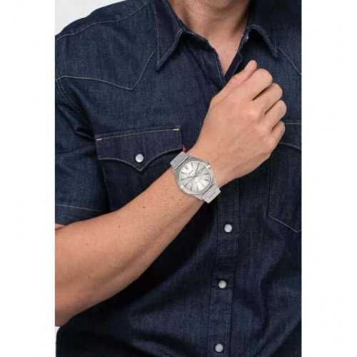 Casio – Affichage date et jour – Cadran blanc métallique – Index en traits – MTP-V006D-7C Casio – Affichage date et jour – Cadran blanc métallique – Index en traits – MTP-V006D-7C