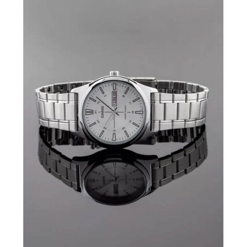 Casio – Affichage date et jour – Cadran blanc métallique – Index en traits – MTP-V006D-7C Casio – Affichage date et jour – Cadran blanc métallique – Index en traits – MTP-V006D-7C