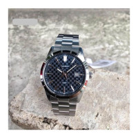 Casio – Montre homme cadran noir avec aiguilles fluorescentes – Dateur – MTP-VD03D-1AU