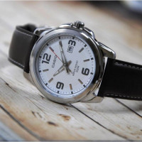 Casio – Montre homme – Bracelet cuir marron – Cadran blanc – MTP-1314L-7A