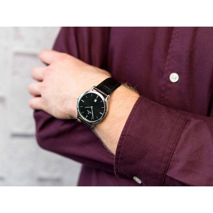 Festina – Classique pour homme – Cadran noir avec dateur – Bracelet cuir noir – F16745/5