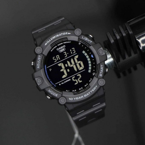 Casio – Digitale – Cadran noir / digits blanc – Étanche à 100 mètres – AE-1500WH-8BVDF Casio – Digitale – Cadran noir / digits blanc – Étanche à 100 mètres – AE-1500WH-8BVDF