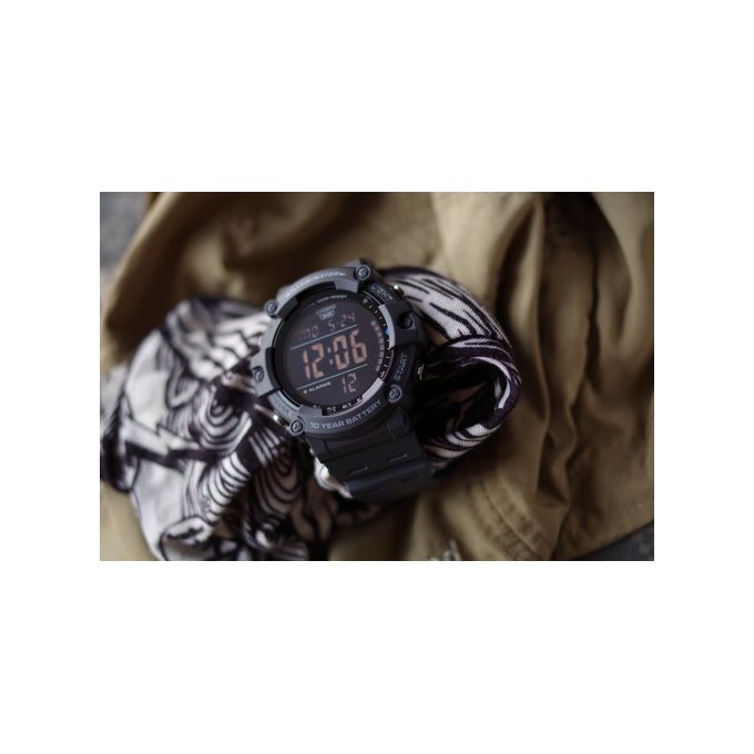 Casio – Digitale – Cadran noir / digits blanc – Étanche à 100 mètres – AE-1500WH-8BVDF
