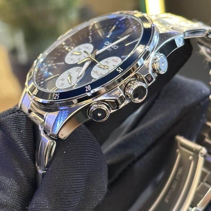 Casio – Montre fond bleu pour hommes – Tout en acier inoxydable & étanche 50 m – MTP-1374D-2A3V