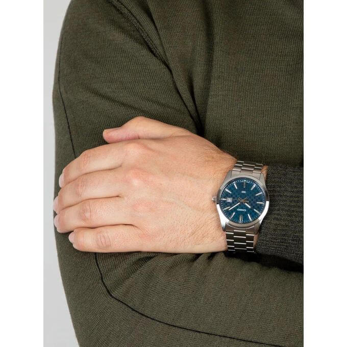 Casio – Montre fond bleu avec dateur pour hommes – Bracelet en acier inoxydable – MTP-VD03D-2A2