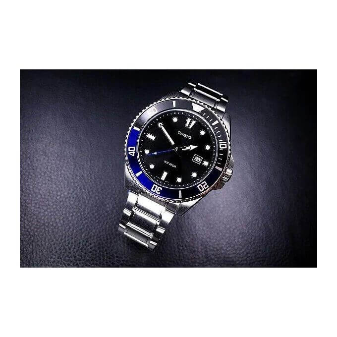 Casio – Sous-marine 200 m pour hommes – Cadran noir, lunette rotative noir/bleu – Tout en acier inoxydable – MDV-107D-1A2V