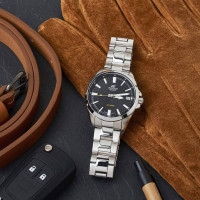 Casio – Montre pour hommes cadran noir – WR 100 mètres – Bracelet en inoxydable – EFV-100D-1AV