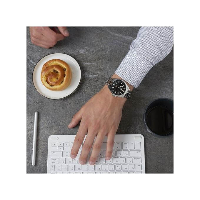 Casio – Montre pour hommes cadran noir – WR 100 mètres – Bracelet en inoxydable – EFV-100D-1AV