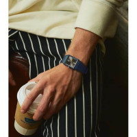 Casio – Unisexe – Bleu cadran noir – Bracelet en résine bleu – Étanche – MQ-38UC-2A1DF