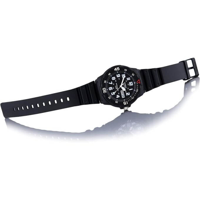 Casio – Index chiffres – Cadran noir – Étanche 100 m – Dateur – MRW-200H-1BV