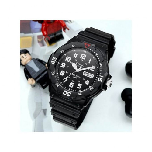 Casio – Index chiffres – Cadran noir – Étanche 100 m – Dateur – MRW-200H-1BV Casio – Index chiffres – Cadran noir – Étanche 100 m – Dateur – MRW-200H-1BV