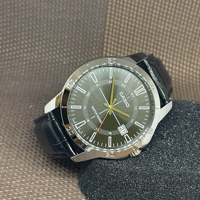 Casio – Montres analogiques classiques conçues – Bracelet cuir noir – MTP-V004L-1C