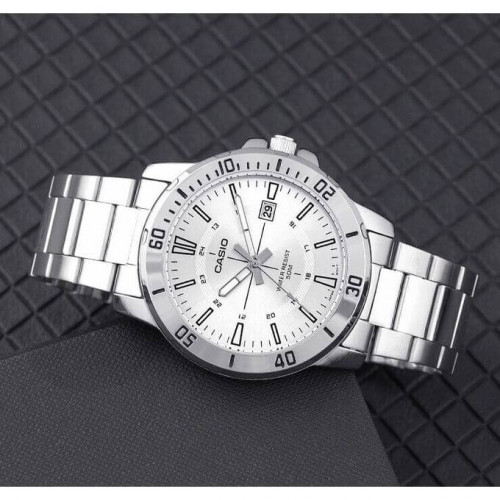 Casio – Tout en acier inoxydable – Diamètre boîtier 45 mm – MTP-VD01D-7CV Casio – Tout en acier inoxydable – Diamètre boîtier 45 mm – MTP-VD01D-7CV