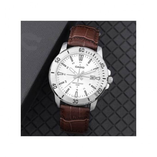Casio – Cadran blanc – Bracelet cuir marron – MTP-VD01L-7CV Casio – Cadran blanc – Bracelet cuir marron – MTP-VD01L-7CV