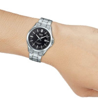 Casio – Cadran noir – Verre saphir anti-rayure – Bracelet inoxydable – MTS-100D-1AV