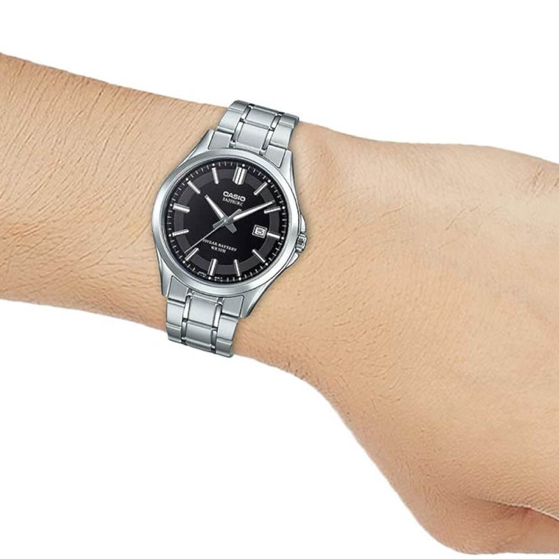 Casio – Cadran noir – Verre saphir anti-rayure – Bracelet inoxydable – MTS-100D-1AV