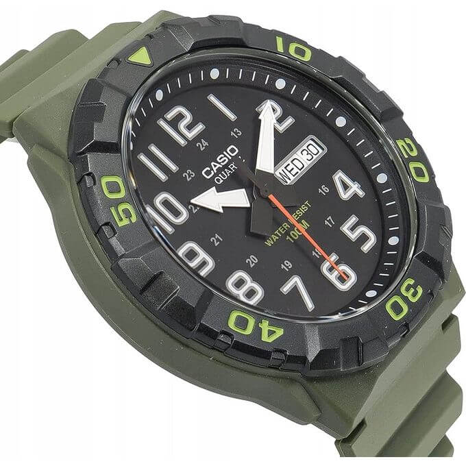 Casio – Vert cadran noir – Diamètre boîtier : 55 mm – Étanche 100 m – MRW-210H-3AVDF