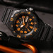 Casio – Montre pour hommes chiffres orange – Bracelet en silicone noir – MRW-200H-4BV Casio – Montre pour hommes chiffres orange – Bracelet en silicone noir – MRW-200H-4BV
