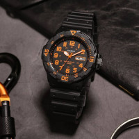Casio – Montre pour hommes chiffres orange – Bracelet en silicone noir – MRW-200H-4BV