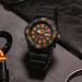 Casio – Montre pour hommes chiffres orange – Bracelet en silicone noir – MRW-200H-4BV Casio – Montre pour hommes chiffres orange – Bracelet en silicone noir – MRW-200H-4BV