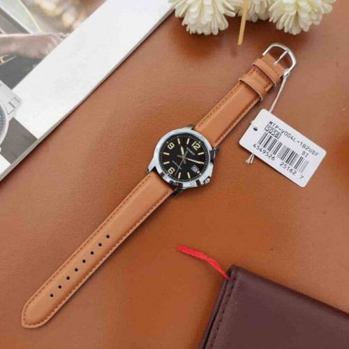 Casio – Cadran noir & Bracelet cuir couleur camel – Avec dateur – MTP-V004L-1B2U Casio – Cadran noir & Bracelet cuir couleur camel – Avec dateur – MTP-V004L-1B2U