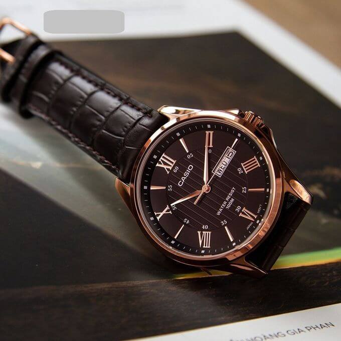 Casio – Bronze cadran noir – Bracelet cuir marron – Avec dateur – MTP-1384L-1AVDF