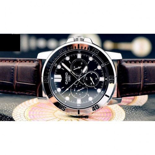 Casio – Homme – Bracelet cuir marron – Cadran noir – MTP-VD300L-1EUDF Casio – Homme – Bracelet cuir marron – Cadran noir – MTP-VD300L-1EUDF