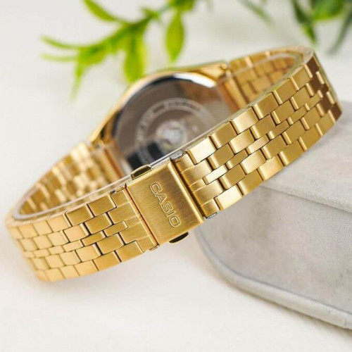 Casio – Montre classique style rétro pour hommes – Dorée cadran doré – Étanche 50 m – MTP-B146G-9AV Casio – Montre classique style rétro pour hommes – Dorée cadran doré – Étanche 50 m – MTP-B146G-9AV