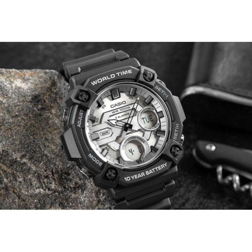Casio – Robuste & très facile à lire – Double montre avec cadran argenté – Bracelet en résine noir – AEQ-120W-7AV Casio – Robuste & très facile à lire – Double montre avec cadran argenté – Bracelet en résine noir – AEQ-120W-7AV
