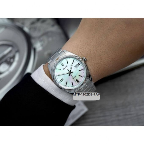 Casio – Montre classique au fond blanc nacré pour hommes – Étanche 50 m – Tout en acier inoxydable – MTP-1302DS-7AV Casio – Montre classique au fond blanc nacré pour hommes – Étanche 50 m – Tout en acier inoxydable – MTP-1302DS-7AV