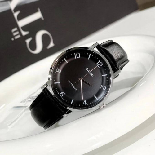 Casio – Montre classique noire avec bracelet en cuir noir pour hommes – Étanche – MTP-VT03L-1B Casio – Montre classique noire avec bracelet en cuir noir pour hommes – Étanche – MTP-VT03L-1B