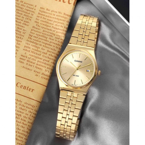 Casio – Montre classique au style rétro doré avec dateur et étanche pour hommes – Tout en acier inoxydable – MTP-B145G-9AV Casio – Montre classique au style rétro doré avec dateur et étanche pour hommes – Tout en acier inoxydable – MTP-B145G-9AV